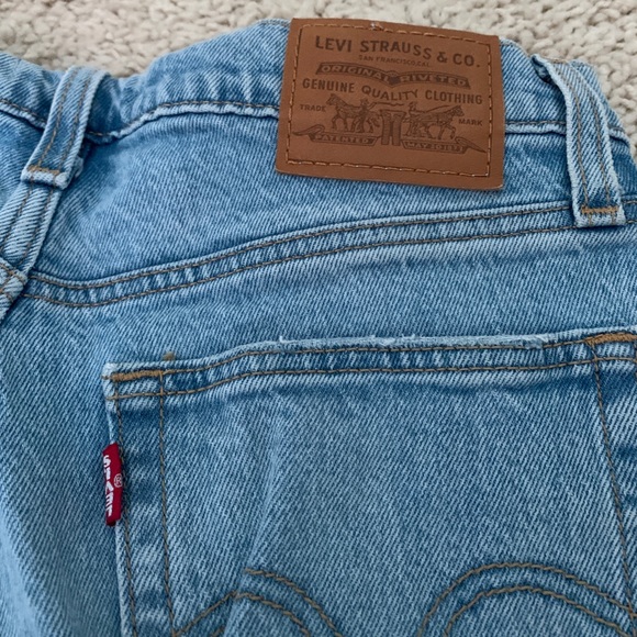 Levi’s Wedgie Straight Jeans - Picture 2 of 5